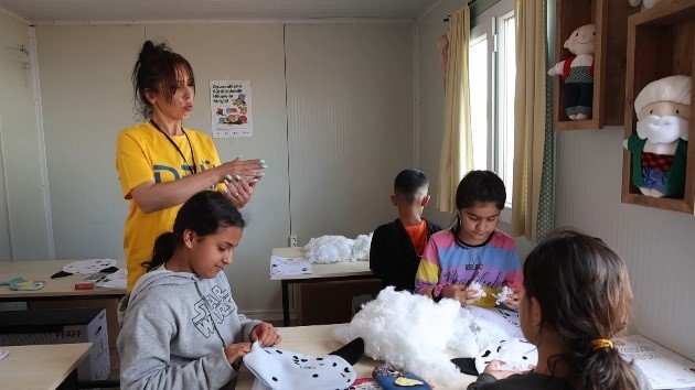 Deü’den Depremzede Çocuklara "Oyuncak Atölyesi"