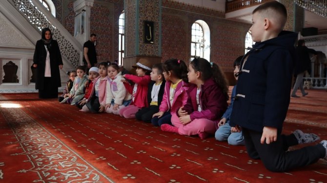 Çocuk Sesleri Camide Yankılandı