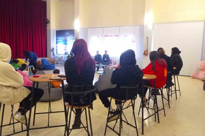 Sevgi Evinde Kalan Çocuklar Jandarma İle Buluştu