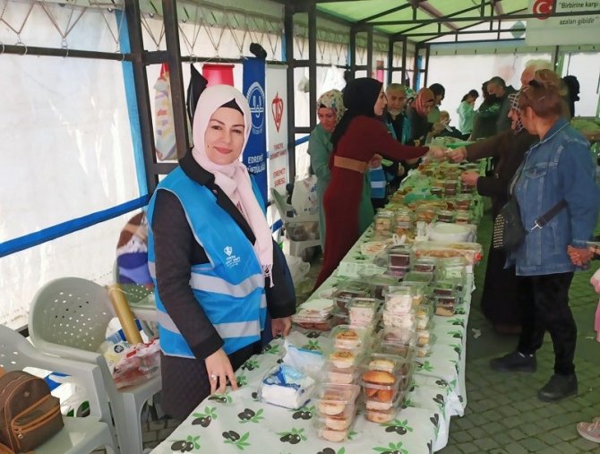Edremit İ̇lçe Müftülüğü Depremzedeler İçin Meydanda Çadır Kurdu