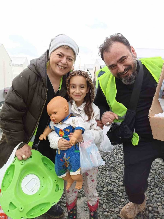 Eskişehirli Kuaförler Depremzede Çocuklara Kişisel Bakım Hizmeti Verdi