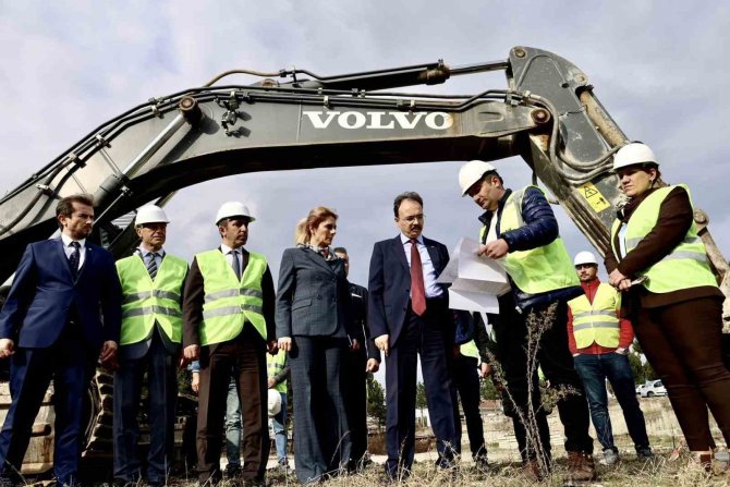 Bilecik’te ’Yeni Hükümet Konağı’ Projesi İçin İlk Kazma Vuruldu