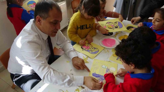 Isparta’da Depremzede Öğrenciler Kum Boyama Etkinliği Yaptı