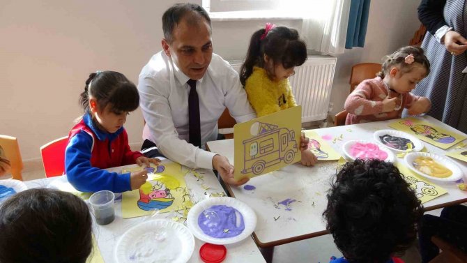 Isparta’da Depremzede Öğrenciler Kum Boyama Etkinliği Yaptı