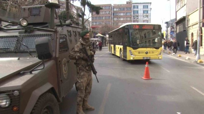 Kadıköy’de Helikopter Destekli ’Türkiye Güven Huzur’ Uygulaması