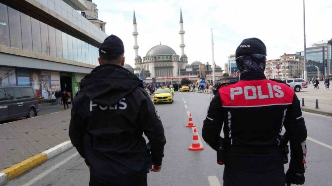 Taksim’de Helikopter Destekli "Türkiye Güven Huzur" Uygulaması