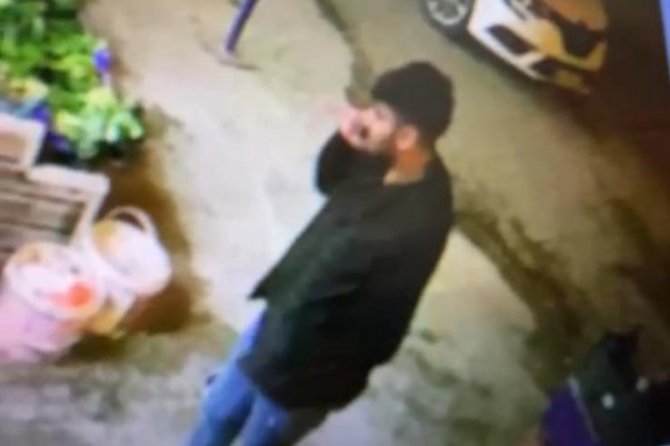 Giderayak Ispanağı Bile Çaldı: Süpermarkete Dadanan Hırsızlar Kamerada