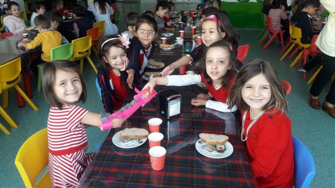 Uzuvlarını Kaybeden Depremzede Çocuklar, Robot Ellerle Hayata Bağlanacak