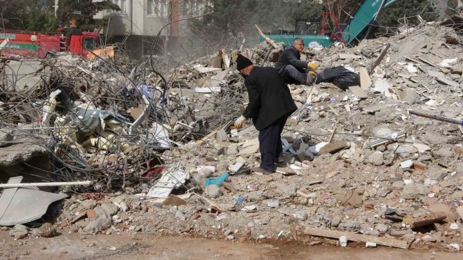 Annesi İstedi, 38 Gündür Ziynet Eşyasını Arıyor