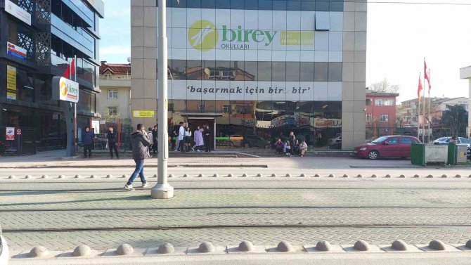 Okuldan Çıkan Öğrenci Tramvay Altında Kaldı