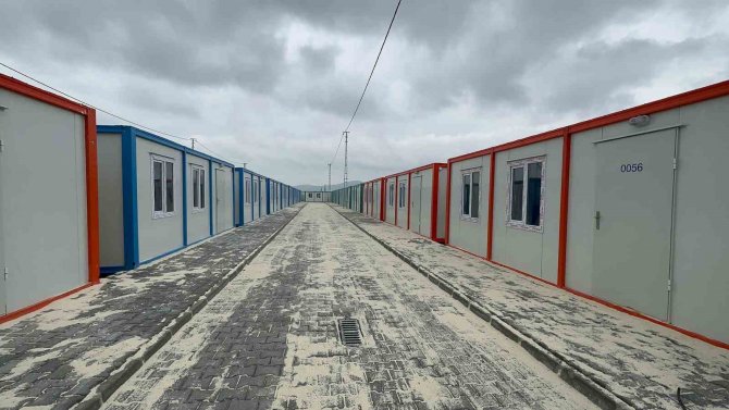 Hatay’daki Konya Konteyner Kentte 349 Konteynerin Yerleşimi Tamamlandı