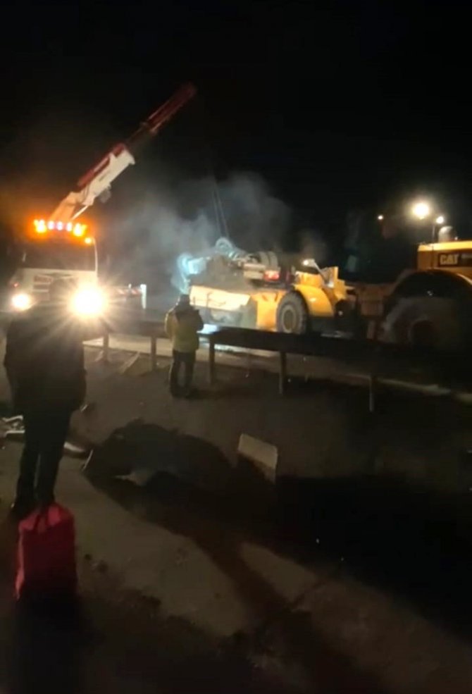 Kütahya’da Kimyasal Madde Yüklü Tır Devrildi: 1 Yaralı