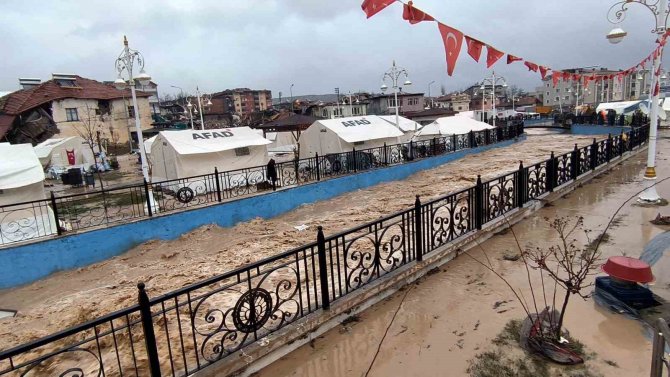 Malatya’da Sağanak Yağış Sele Neden Oldu