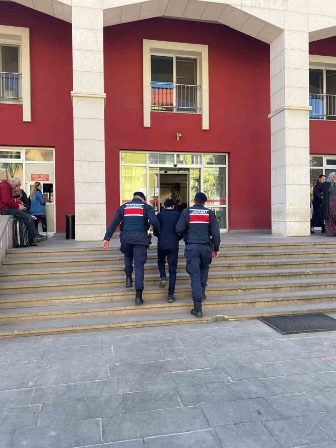Aranan İki Şahıs Yakalanarak Tutuklandı