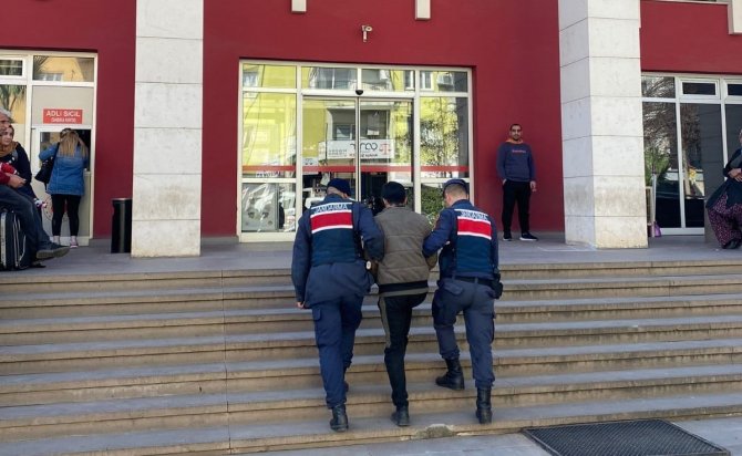 Aranan İki Şahıs Yakalanarak Tutuklandı