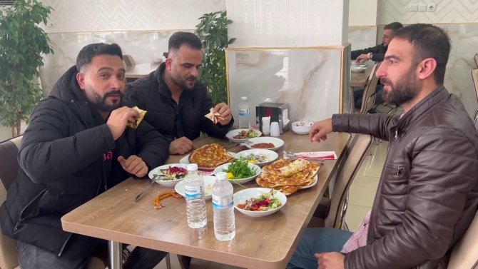 Sevdiği Kadınla Ayrılınca Sevgilisinin En Sevdiği Yemeği İlçeye Ismarladı