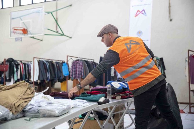 Mersin Büyükşehir Belediyesi 7 Bin 500 Depremzedeye Barınma Sağlıyor