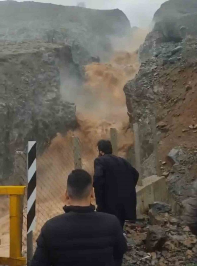 Şiddetli Yağış Sonrası Şelale Taştı