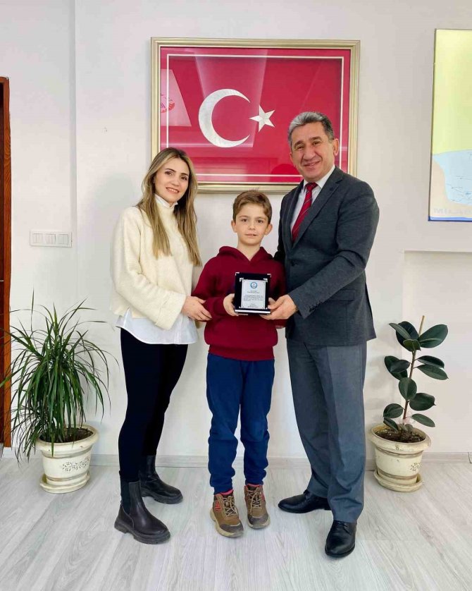 Muğla’da 18 Mart Resim Yarışması’nda Dereceye Giren Öğrenciler Ödülünü Aldı