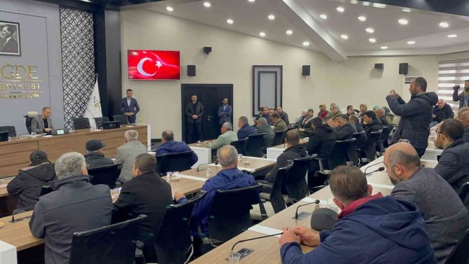 Depremde Evleri Hasar Gören Niğdeliler, Belediye Başkanı İle Görüştü