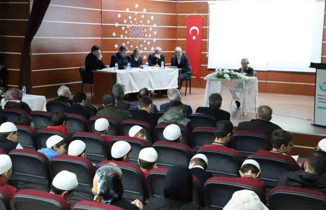 Öğrenciler Ezanı Ve Kuran-ı Kerim’i Güzel Okumak İçin Yarıştılar