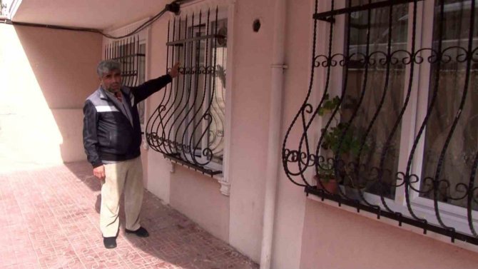 Ataşehir’de Dairenin Camına Bir Paket Yumurta Atıp Kaçtılar