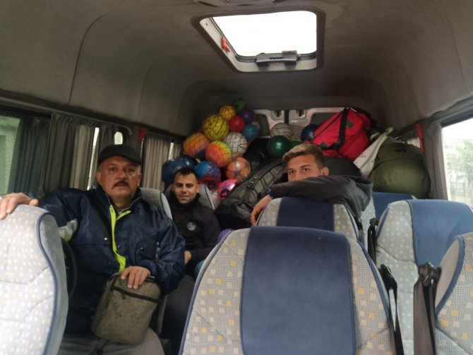 Ateş Savaşçıları Çocukların Yüzünü Güldürmek Mücadele Etti