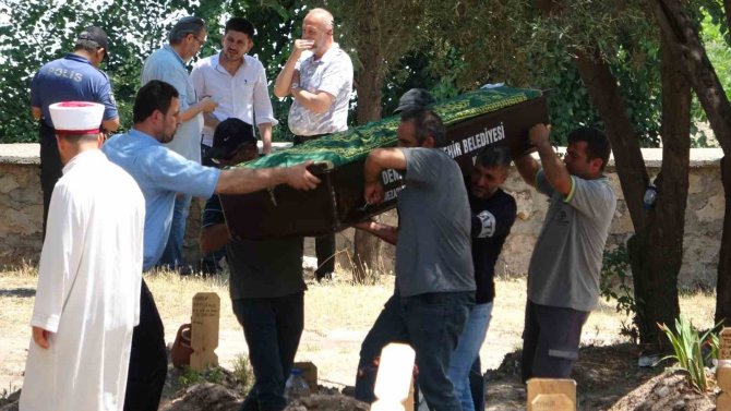 1 Aylık Bebeğinin Annesini 8 Kurşunla Öldüren Koca, İlk Duruşmada Beraatını İstedi