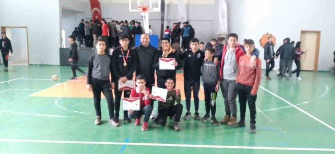 Özalp Yi̇bo Bilek Güreşinde İl Birincisi Oldu