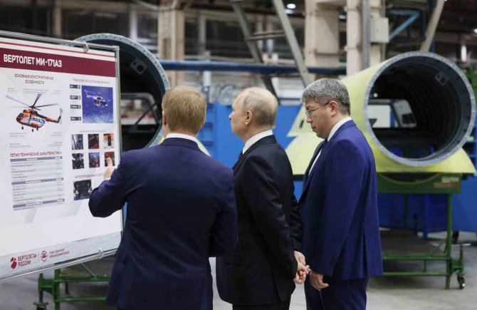 Putin Havacılık Tesisini Ziyaret Etti, Uçuş Simülatörü Kullandı