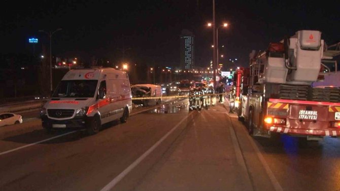 Bağcılar’da Refüjü Aşan Ehliyetsiz Sürücü Facia Yaşattı: 1’i Ağır 3 Yaralı