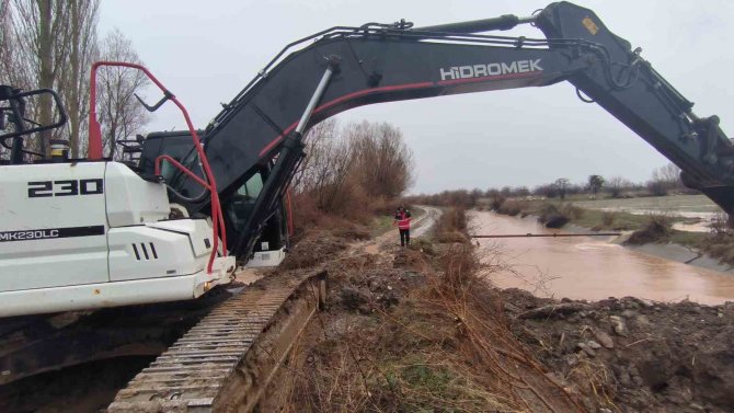 Malatya’da Su Kanalı Patladı, Mahalle Su Altında Kaldı