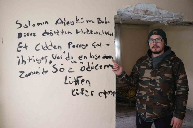 Hırsızlık Yaptıkları Evin Duvarına ‘Hakkını Helal Et’ Yazdılar