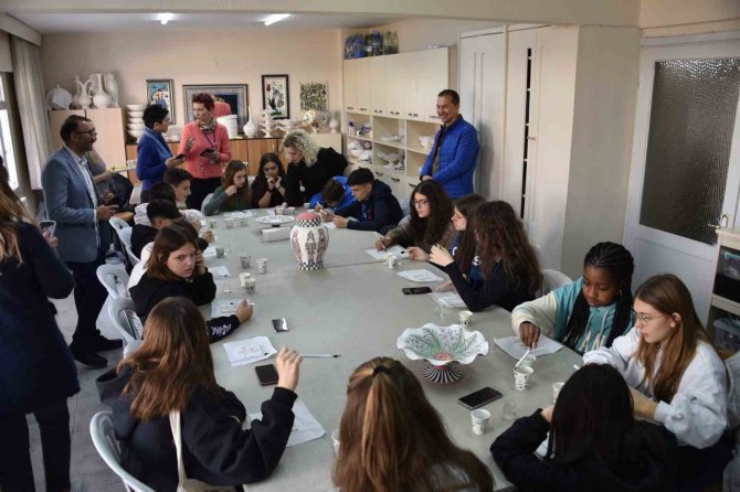 Salihli Çini-seramik Atölyesi Erasmus Öğrencilerini Ağırladı