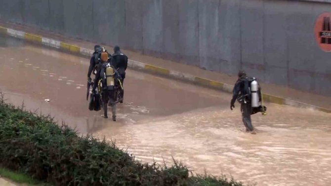 Şanlıurfa’da Dalgıçlar Kayıp 7 Kişiyi Arıyor