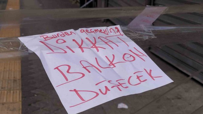 Güngören’de Balkonu Çökmek Üzere Olan Binaya Şeritli Önlem
