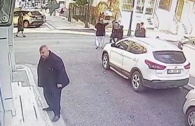 Silivri’de Cinnet Geçiren Adam Rast Gele Ateş Ederek Biri Kadın 3 Kişiyi Vurdu