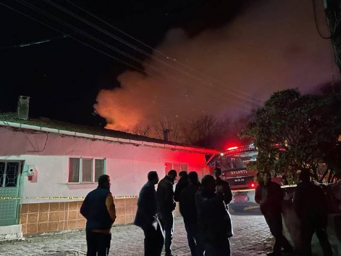 Sındırgı’da Çıkan Yangında Bir Ev Kullanılmaz Hale Geldi