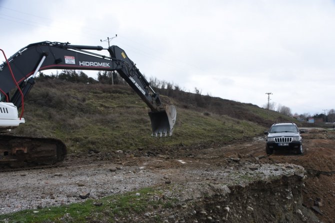 Sinop’ta Yer Altına Taşan Su Yolu Kaydırdı, Ulaşım Kesildi