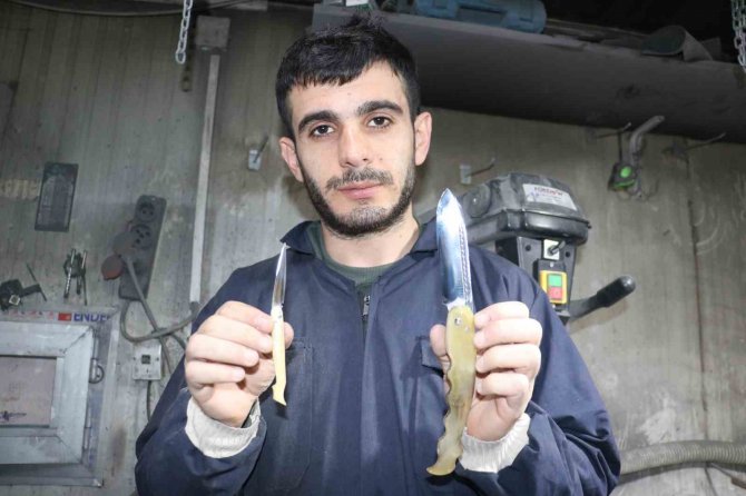 Avrupalı Kadınlardan Esinlenilerek Tasarlanan Bu Bıçak, Sapıyla Dikkat Çekmeyi Başardı