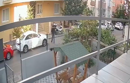 Ümraniye’de 100 Bin Liralık Motosikleti, Alıcıyı Beklerken Hırsızlara Kaptırdı
