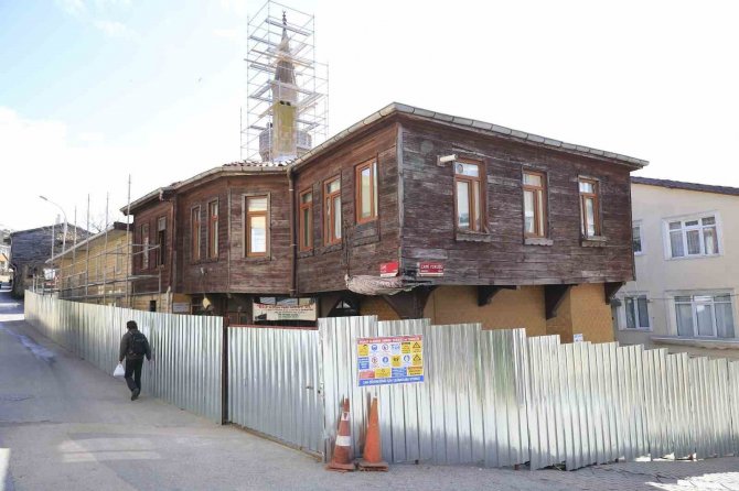 Tarihi Hacı Osmanağa Camii’nin Restorasyon Çalışmaları Başladı