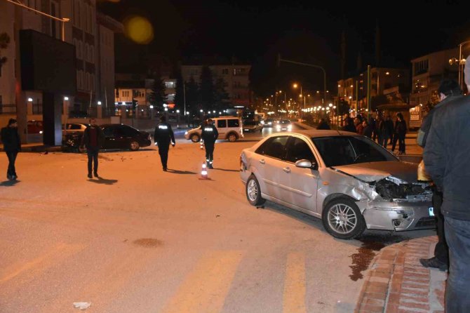 Tosya’da İki Araç Kafa Kafaya Çarpıştı: 1 Yaralı