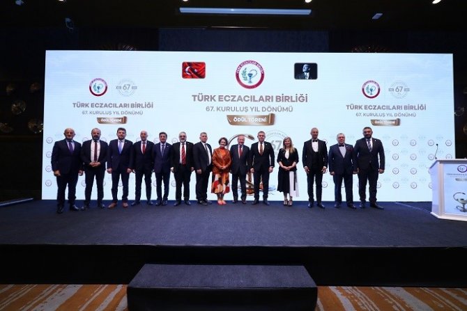 Eczacılık Fakültesi Öğretim Üyelerinden Büyük Başarı