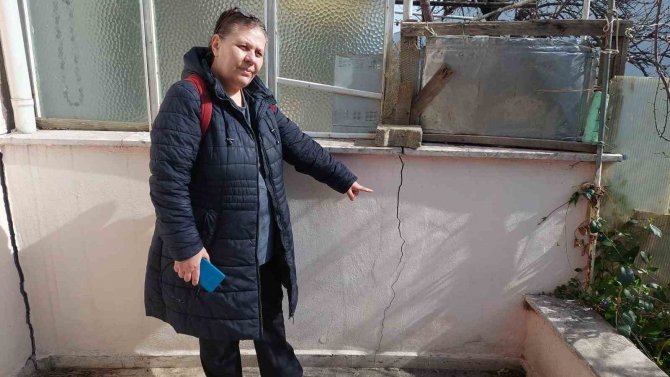 Adeta Deprem Olmadan Depremi Yaşadılar: Binalar Sürekli Kayıyor