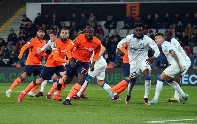 Uefa Avrupa Konferans Ligi: Medipol Başakşehir: 0 - Gent: 4 (İ̇lk Yarı)