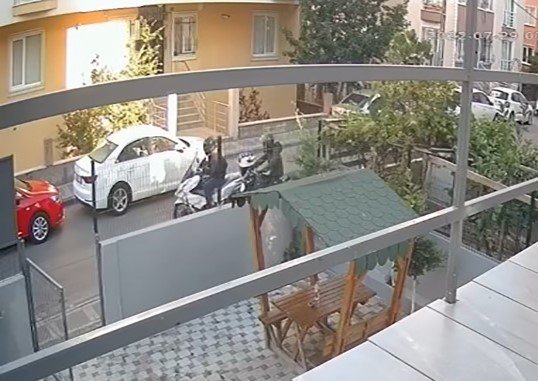 Ümraniye’de 100 Bin Liralık Motosikleti, Alıcıyı Beklerken Hırsızlara Kaptırdı