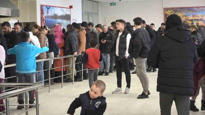 Van 16 Binin Üzerinde Depremzedeyi Ağırladı