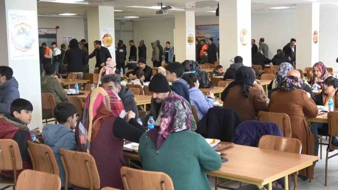 Van 16 Binin Üzerinde Depremzedeyi Ağırladı