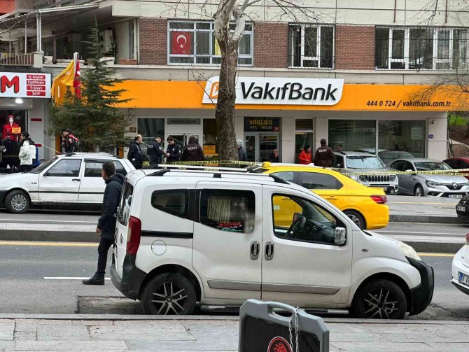 Bankadaki Silahlı Saldırıya Şahit Olan Esnaf: “Markete Gider Gibi Sakindi”
